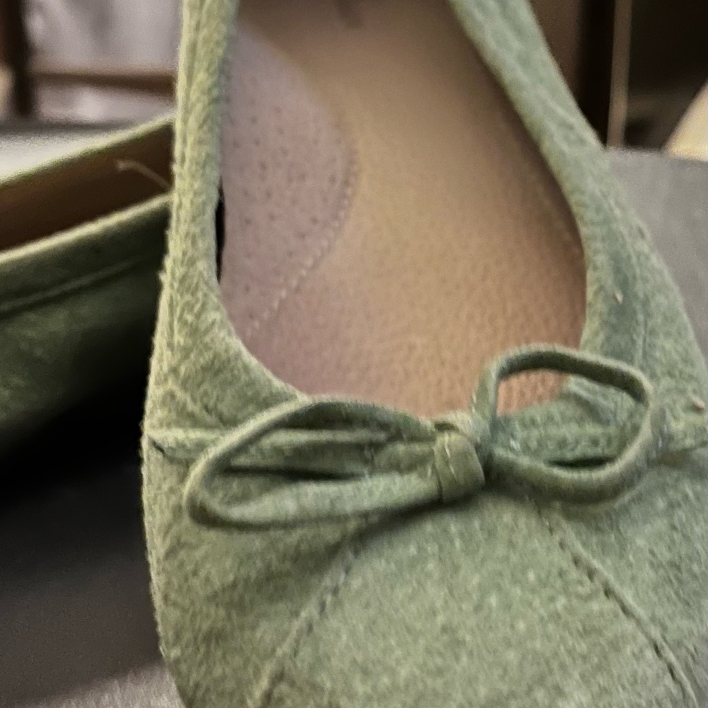 L.L. Bean Women's Green Ballet Flats - Picture 10 of 14